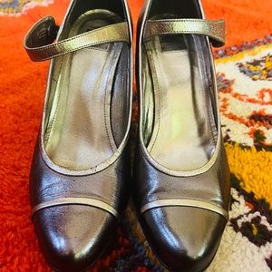 Beautiful rare preloved Coach metallic Mary Jane heels size 9.5 9 1/2